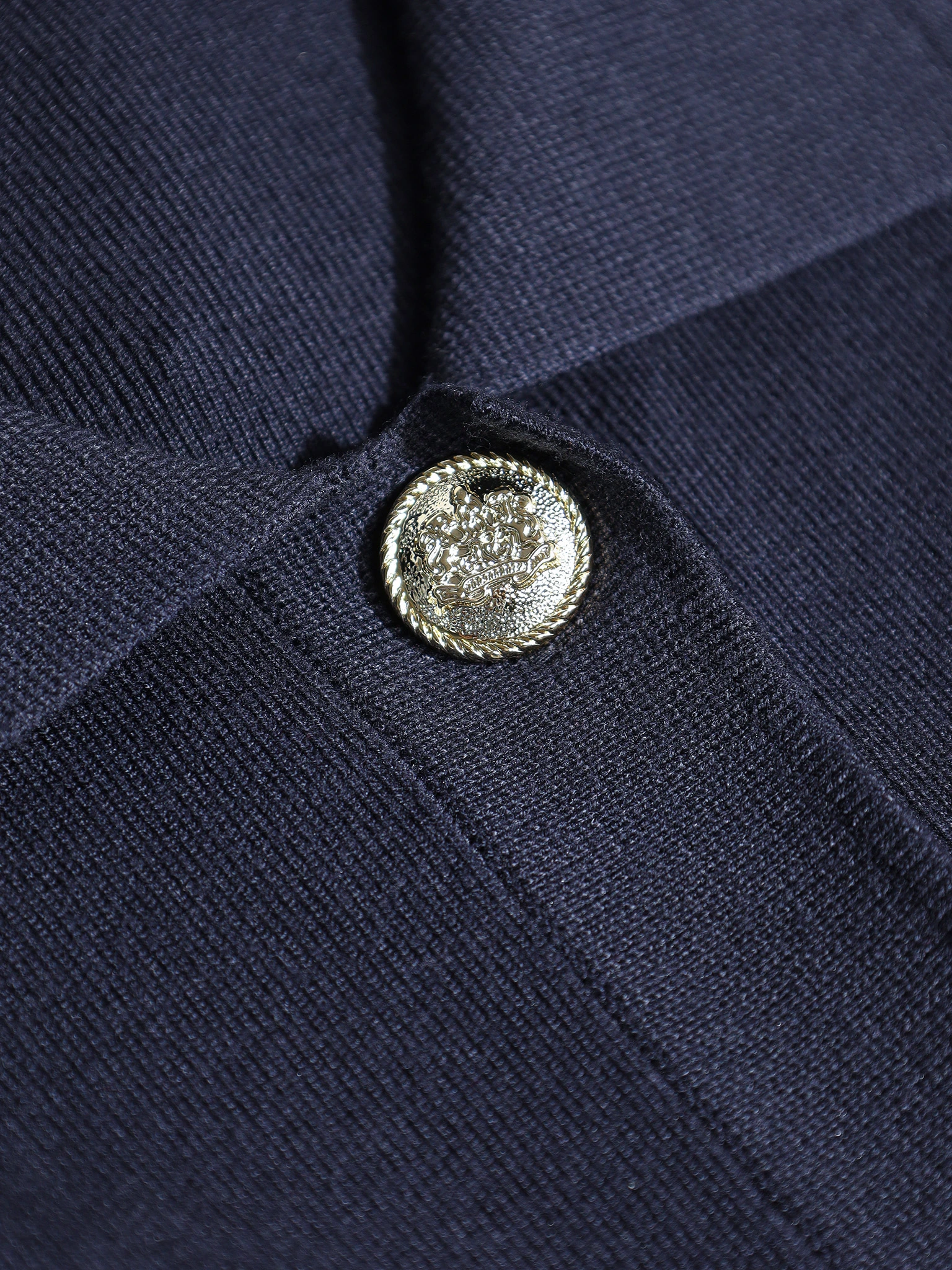 Кардиган темно-синего цвета на пуговицах из смесовой вискозы